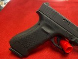 GLOCK G22 22 FULL SIZE .40SW .40 S&W - 2 of 3