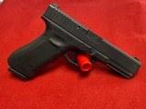 GLOCK G22 22 FULL SIZE .40SW .40 S&W - 1 of 3