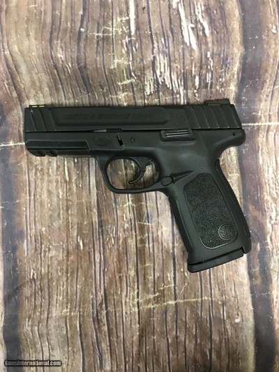 SMITH & WESSON SD40 Self-Defense w/ Fiber Optic Sights .40 S&W