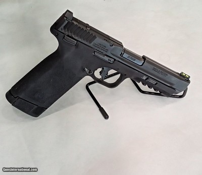 SMITH & WESSON M&P 22
.22 WMR