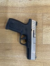 SMITH & WESSON SD40 2.0 .40 S&W - 2 of 3