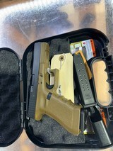 GLOCK G22 .40 S&W - 2 of 3