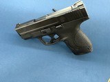 SMITH & WESSON m&p 40 shield .40 S&W - 2 of 3