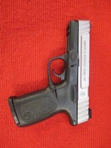 SMITH & WESSON SD40VE .40 S&W - 2 of 2