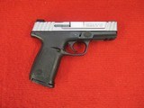 SMITH & WESSON SD40VE .40 S&W - 1 of 2
