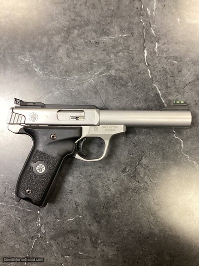 SMITH & WESSON SW22 VICTORY .22 LR
