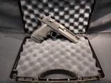 MAGNUM RESEARCH DESERT EAGLE
L5 .357 MAG - 2 of 3
