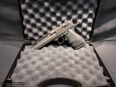 MAGNUM RESEARCH DESERT EAGLE
L5 .357 MAG