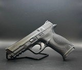 SMITH & WESSON M&P40 .40 S&W - 2 of 3