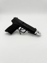 HECKLER & KOCH USP .40 S&W - 2 of 3