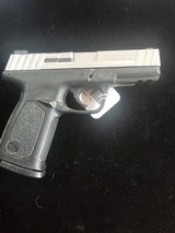 SMITH & WESSON SD40 VE .40 S&W - 2 of 2
