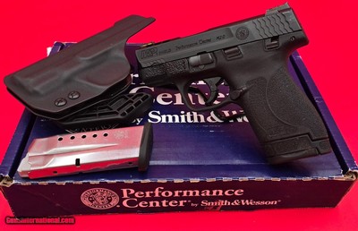SMITH & WESSON Performance Center M&P9 Shield M2.0 Every Day Carry Kit 9MM LUGER (9X19 PARA)