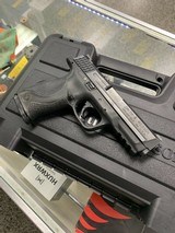 SMITH & WESSON M&P 40 .40 S&W - 2 of 3