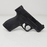 SMITH & WESSON m&p 40 shield
.40 S&W - 3 of 3