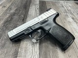 SMITH & WESSON SD40 VE .40 S&W - 1 of 3