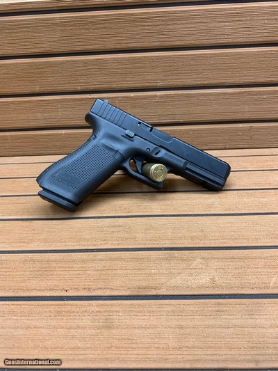 GLOCK 17 GEN 5 9MM LUGER (9x19 PARA)