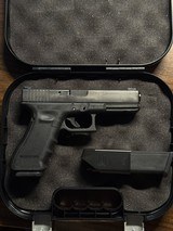 GLOCK G17 GEN 4 9MM LUGER (9x19 PARA) - 1 of 3