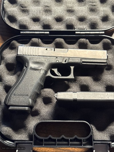 GLOCK G17 GEN 4 9MM LUGER (9x19 PARA)