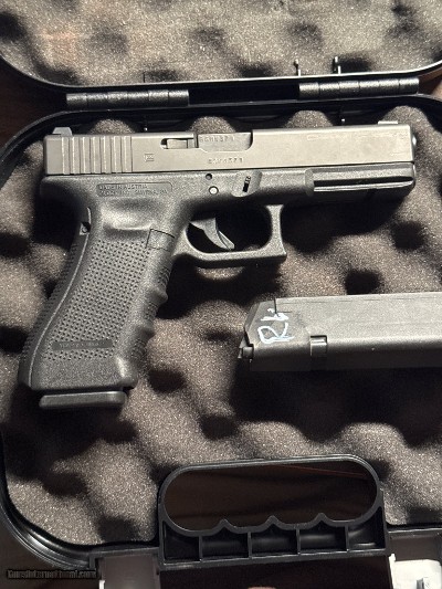 GLOCK G17 GEN 4 9MM LUGER (9x19 PARA)
