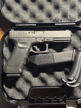 GLOCK G17 GEN 4 9MM LUGER (9x19 PARA) - 1 of 3
