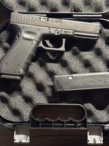 GLOCK G17 GEN 4 9MM LUGER (9x19 PARA) - 1 of 3