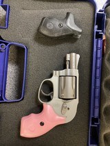 SMITH & WESSON 638 .38 SPL - 2 of 2