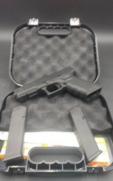 GLOCK G17 GEN 4 9MM LUGER (9x19 PARA) - 1 of 3