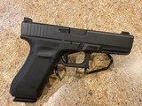 GLOCK G22 GEN 4 .40 S&W - 2 of 3