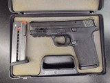 SMITH & WESSON M & P 9 Shield 9MM LUGER (9x19 PARA) - 1 of 3
