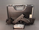 SPRINGFIELD ARMORY XD-40 .40 S&W - 1 of 2