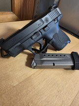 SMITH & WESSON M&P 9 SHIELD M2.0 9MM LUGER (9x19 PARA) - 1 of 3
