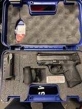 SMITH & WESSON M&P40 COMPACT .40 S&W - 1 of 2