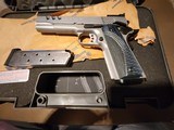 SMITH & WESSON 1911 .45 ACP - 2 of 3