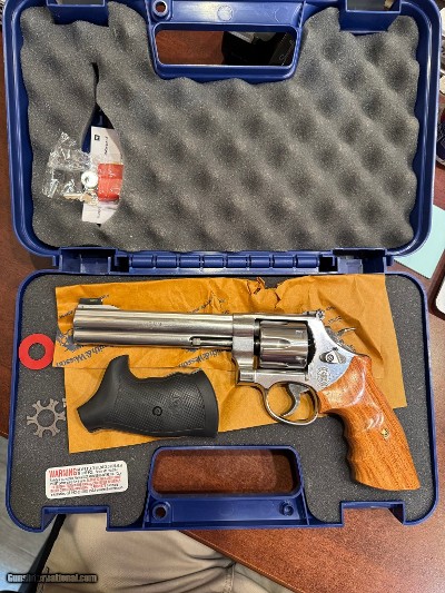 SMITH & WESSON MODEL 610 10MM