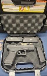 GLOCK G23 GEN 4 .40 S&W - 1 of 3