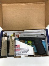 SMITH & WESSON SD40 VE .40 S&W - 1 of 3