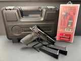 SMITH & WESSON M&P 40 .40 S&W - 1 of 2