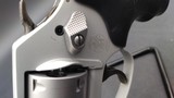 SMITH & WESSON 637-2 airweight .38 SPL - 2 of 3