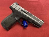 SMITH & WESSON SD40 VE 40 SW .40 S&W - 1 of 3