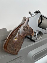 SMITH & WESSON 986 PERFORMANCE 9MM LUGER (9X19 PARA) - 2 of 3