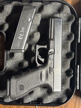 GLOCK 17 Gen 3 9MM LUGER (9x19 PARA) - 2 of 3