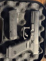 GLOCK 17 Gen 3 9MM LUGER (9x19 PARA) - 2 of 3