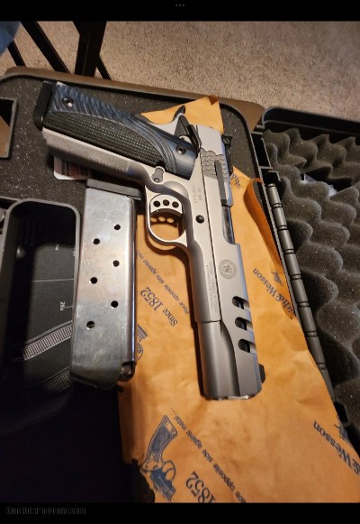 SMITH & WESSON PERFORMANCE CENTER 1911 PORTED .45 ACP