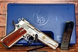SMITH & WESSON SW1911 NRA .45 ACP - 2 of 3