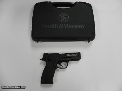 SMITH & WESSON M&P22 12 ROUND THREADED BARREL .22 LR