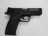 SMITH & WESSON M&P22 12 ROUND THREADED BARREL .22 LR - 2 of 3