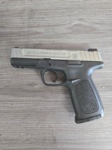 SMITH & WESSON SD40 VE .40 CALIBER - 1 of 3