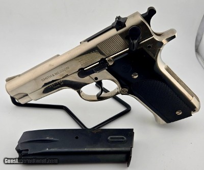 SMITH & WESSON 59 9MM LUGER (9x19 PARA)