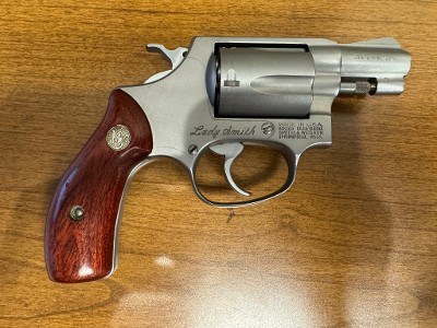 SMITH & WESSON 60 LS LADYSMITH .38 SPL - Image 2 of 3