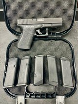 GLOCK G19 Gen2 x5mags 9MM LUGER (9x19 PARA) - 2 of 2